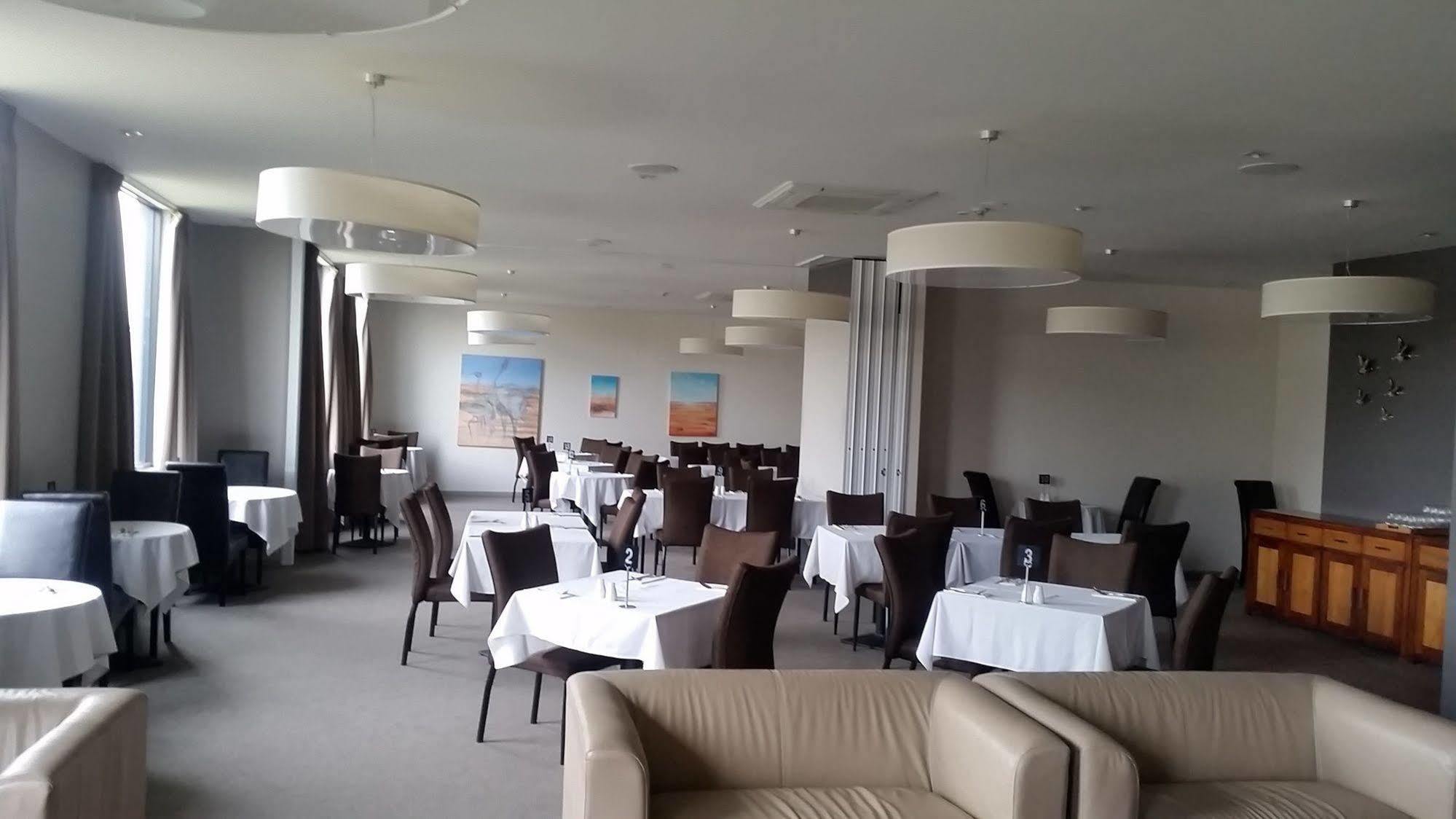 Horsham International Hotel Екстер'єр фото
